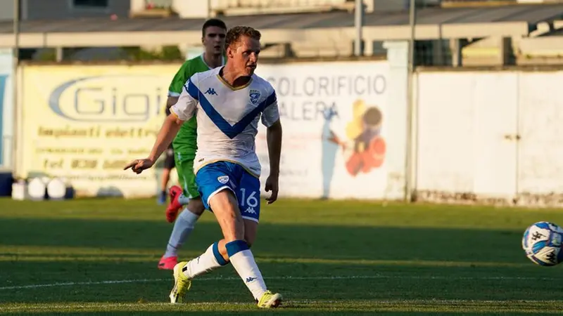 Trent Buhagiar (a segno) è stato provato ancora da prima punta - Foto New Reporter Perteghella © www.giornaledibrescia.it