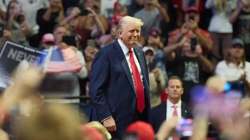 Donald Trump alla Van Andel Arena di Grand Rapids in Michigan - Foto Ansa/Epa/Allison Dinner © www.giornaledibrescia.it