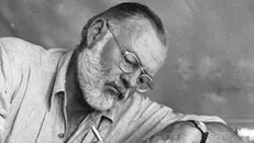 Lo scrittore Ernest Hemingway