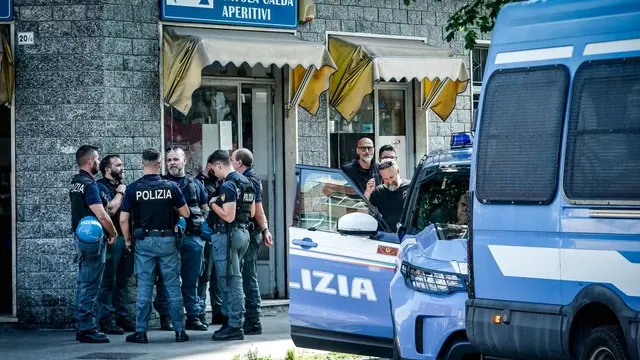 Polizia e forze dell'ordine hanno sgombrato un ex lavatoio ritrovo di anarchici vicini a Cospito in corso Brin. Torino 09 luglio 2024 ANSA/TINO ROMANO
