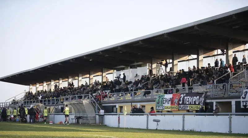 La tribuna dello stadio San Michele durante Calvisano-Treviso di Top 10 del 2023 - Foto New Reporter Papetti © www.giornaledibrescia.it