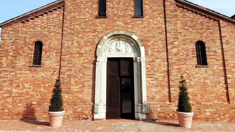 L'ingresso della Pieve della Comella