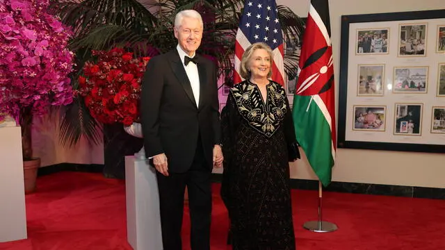 epa11364875 Former US President Bill Clinton (L) and former US Secretary of State Hillary Clinton (R) arrive to attend a state dinner in honor of Kenya's president hosted by the US president and First Lady at the White House in Washington, DC, USA, 23 May 2024. Kenyan President William Ruto's state visit marks the 60th anniversary of US-Kenya diplomatic relations and is the first state visit to the White House of an African leader since 2008. EPA/TIERNEY L. CROSS / POOL