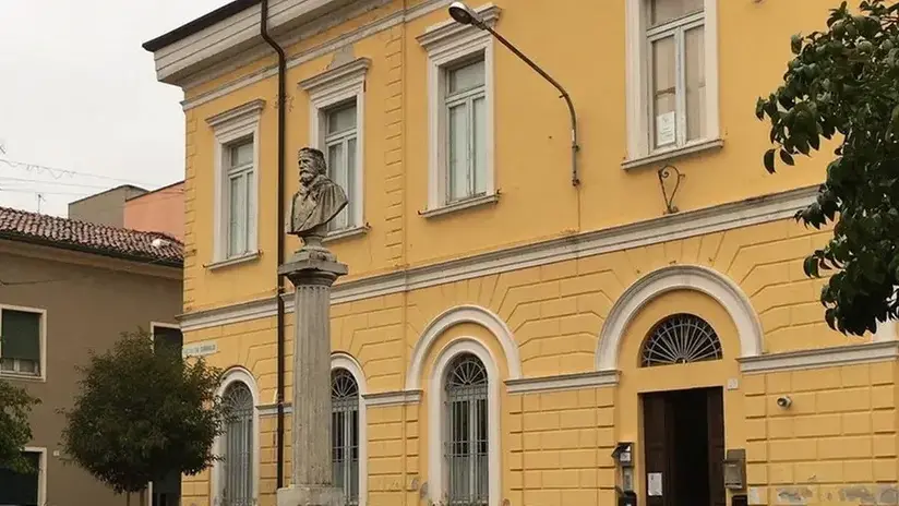 La piazzetta di Pontevico che ricorda le vittime della strage di Torchiera -  © www.giornaledibrescia.it