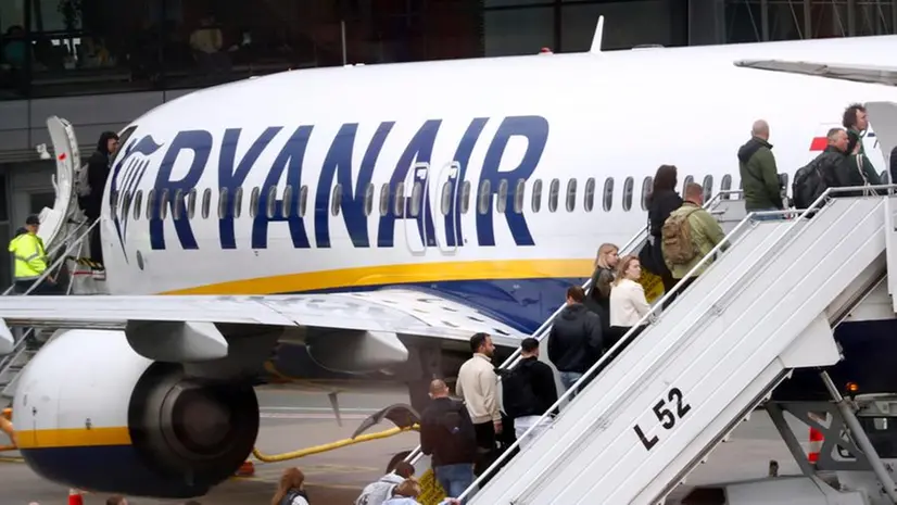 I passeggeri si imbarcano su un volo di Ryanair - Foto Ansa © www.giornaledibrescia.it