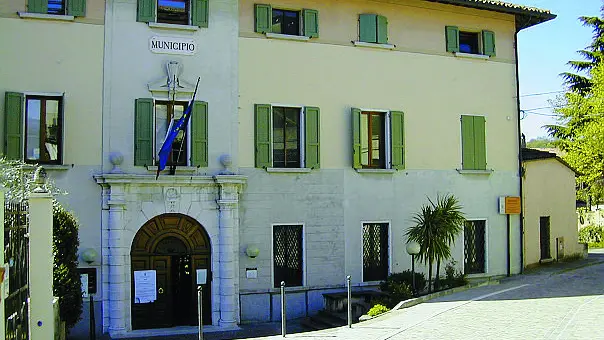 Il municipio di San Felice del Benaco