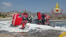 Il Sikorsky Erickson S64 Skycrane distrutto dopo l'incendio