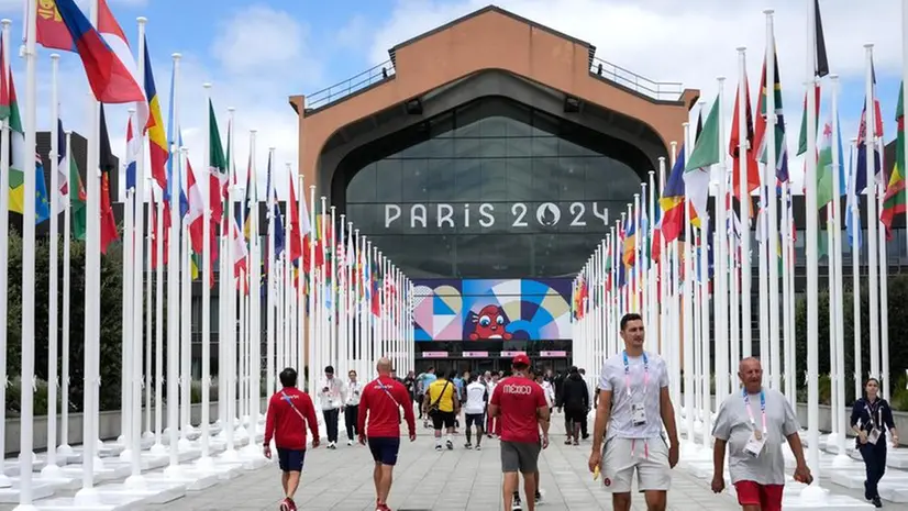L'ingresso del Villaggio Olimpico a Parigi per le Olimpiadi 2024 - Foto Ansa © www.giornaledibrescia.it