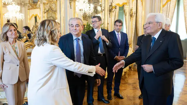 Il Presidente Sergio Mattarella con il Presidente del Consiglio dei Ministri Giorgia Meloni, in occasione dell'incontro con i Ministri ed altri membri del Governo, in vista del Consiglio Europeo (foto di Francesco Ammendola - Ufficio per la Stampa e la Comunicazione della Presidenza della Repubblica)