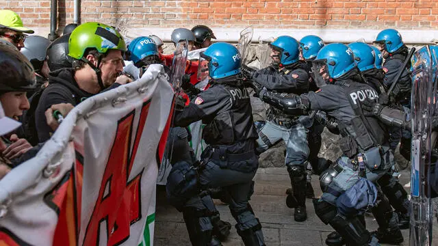 Scontri a Venezia tra manifestanti e polizia in occasione del G7 Giustizia. Venezia, 9 maggio 2024 ANSA/EDOARDO FIORETTO