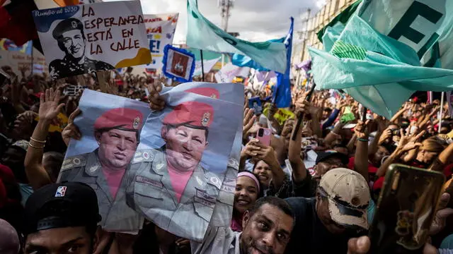 epa11482769 Followers of the president of Venezuela and candidate for the next presidential elections Nicolas Maduro participate in a campaign event in Caracas, Venezuela, 16 July 2024. Venezuela is scheduled to hold presidential elections on 28 July 2024. EPA/MIGUEL GUTIÉRREZ