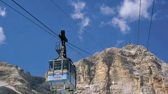 Freccia del cielo funivia Tofana Cortina