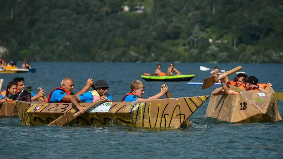 Ad Anfo torna la gara sul lago con le barche di cartone | Giornale di ...