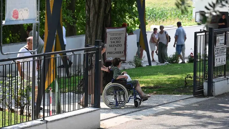 Il santuario attira pellegrini da tutto il mondo - Foto Marco Ortogni/Neg © www.giornaledibrescia.it
