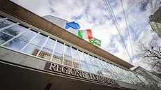 La sede del Consiglio regionale, oggi riunito per l'ultimo giorno di maratona sul bilancio - Foto Ansa © www.giornaledibrescia.it