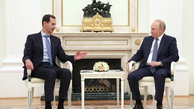 epa11495435 Russian President Vladimir Putin (R) meets with Syrian President Bashar al-Assad at the Kremlin in Moscow, Russia, 24 July 2024 (issued 25 July 2024). EPA/VALERY SHARIFULIN / SPUTNIK / KREMLIN POOL