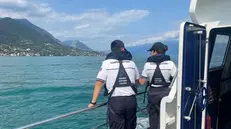 La Guardia costiera al lavoro sul lago di Garda
