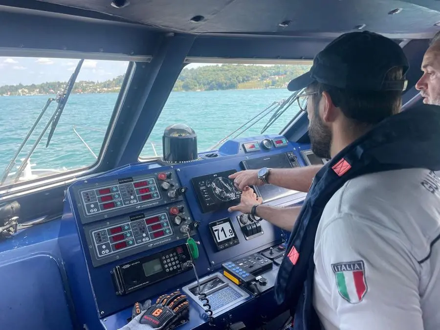 La Guardia costiera al lavoro sul lago di Garda