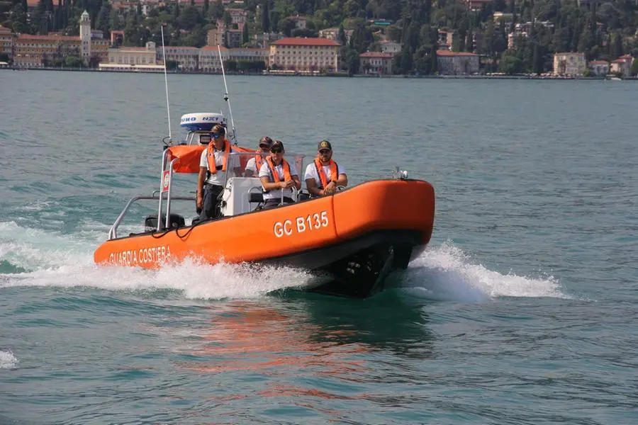 La Guardia costiera sul lago di Garda (foto di archivio) - © www.giornaledibrescia.it