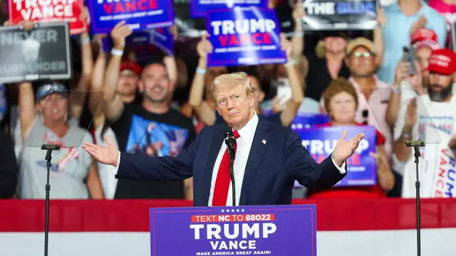 epa11495000 Republican presidential candidate Donald J. Trump speaks during a campaign rally at Bojangles Coliseum in Charlottle, North Carolina, USA, 24 July 2024. EPA/DAVID JENSEN