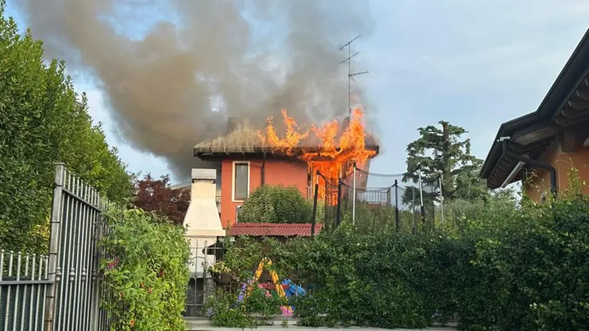 Villetta in fiamme a Pozzolengo