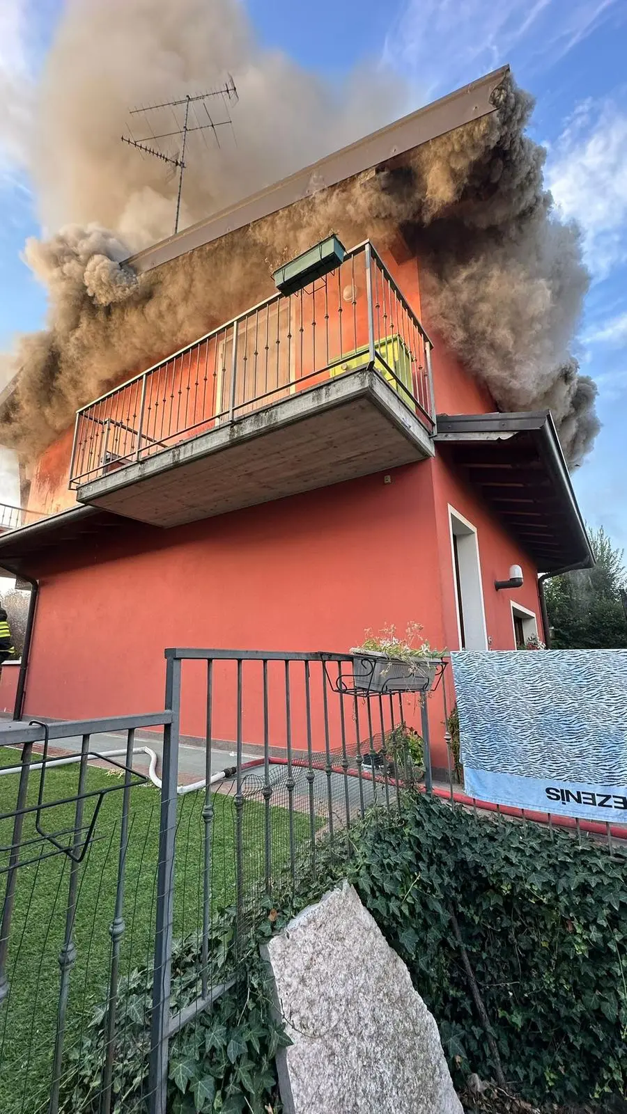 Villetta in fiamme a Pozzolengo
