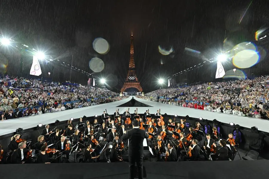 Olimpiadi Parigi 2024, le foto più belle della cerimonia di apertura