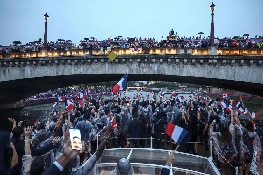 Olimpiadi Parigi 2024, le foto più belle della cerimonia di apertura