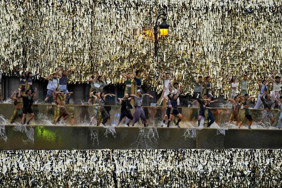 Olimpiadi Parigi 2024, le foto più belle della cerimonia di apertura