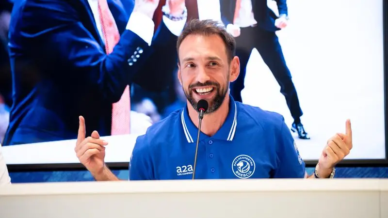 Giuseppe Poeta ha raccolto il testimone da Alessandro Magro - Foto New Reporter Checchi © www.giornaledibrescia.it