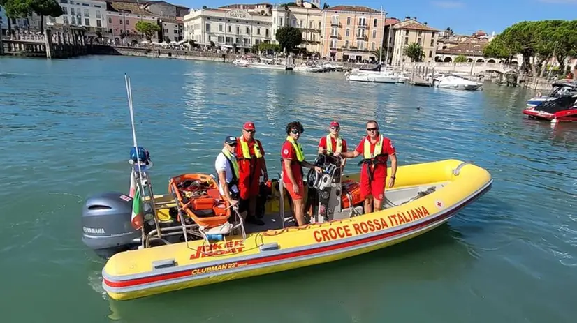 L'idroambulanza in servizio sul Garda - © www.giornaledibrescia.it