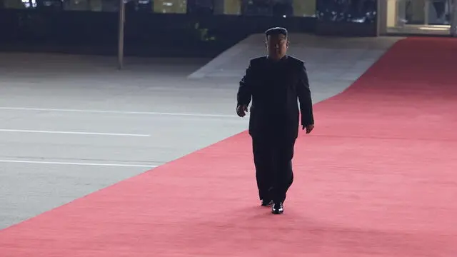 epa11421149 North Korean leader Kim Jong Un waits for arrival of Russian President Vladimir Putin at the airport of Pyongyang, North Korea, 18 June 2024. Russian President Vladimir Putin is on his two day official visit to North Korea. EPA/VLADIMIR SMIRNOV / SPUTNIK / KREMLIN POOL MANDATORY CREDIT