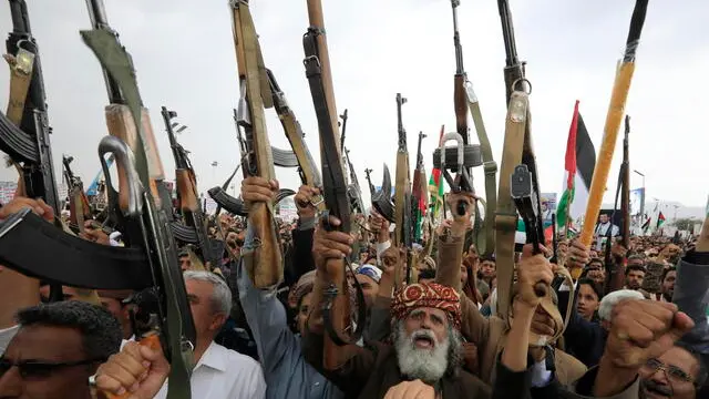 epa11488089 Houthi supporters chant slogans while brandishing weapons during a protest against the US and Israel, in Sana'a, Yemen, 19 July 2024. Thousands of people participated in the protest in solidarity with the Palestinian people and condemning the US support for Israel's military operation in the Gaza Strip, amid the Houthisâ€šÃ„Ã´ escalating maritime attacks in the seas around Yemen. The protest came after Yemen's Houthis claimed a drone attack against Israel's Tel Aviv in solidarity with the Palestinians, in the context of the armed conflict that began in October 2023 between Israel and Hamas in the Gaza Strip. EPA/YAHYA ARHAB