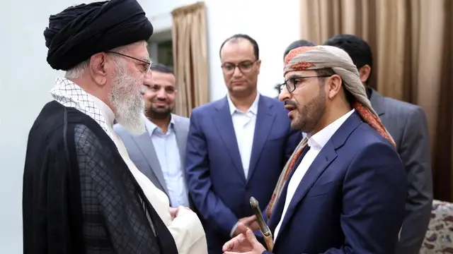 epa11510508 A handout photo made available by the Iranian Supreme Leader's office shows Iranian Supreme Leader Ayatollah Ali Khamenei (L) greeting Mohammad Abdul Salam, spokesman for the Yemen's Houthi movement in Tehran, Iran, 30 July 2024. EPA/LEADER'S OFFICE HANDOUT HANDOUT EDITORIAL USE ONLY/NO SALES
