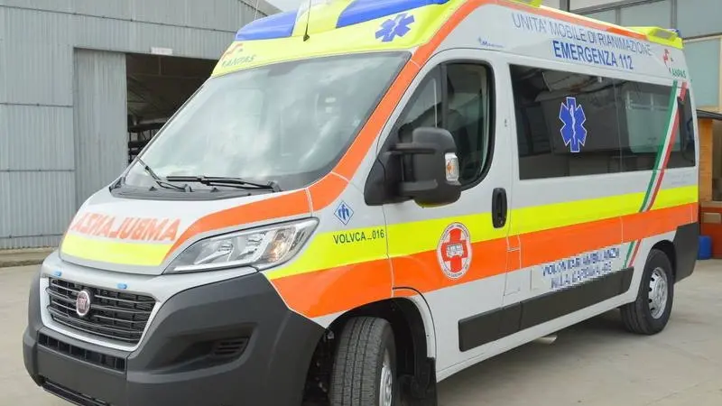 Un'ambulanza (foto d'archivio)