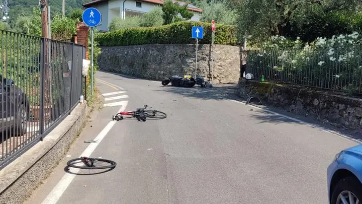 La bici e lo scooter coinvolti nell'incidente tra Iseo e Polaveno