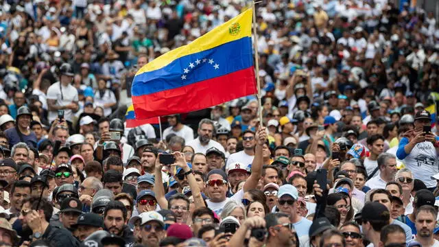 epaselect epa11510261 Citizens attend a support demonstration for Venezuelan presidential candidate Edmundo Gonzalez Urrutia in Caracas, Venezuela, 30 July 2024. Thousands of Venezuelans gathered in Caracas on 30 July in an event called by the majority opposition, to reject for the second consecutive day what they consider to be fraud in the official results of the National Electoral Council (CNE), which proclaimed Nicolas Maduro as re-elected president with 51.2 percent of the votes. EPA/RONALD PENA R