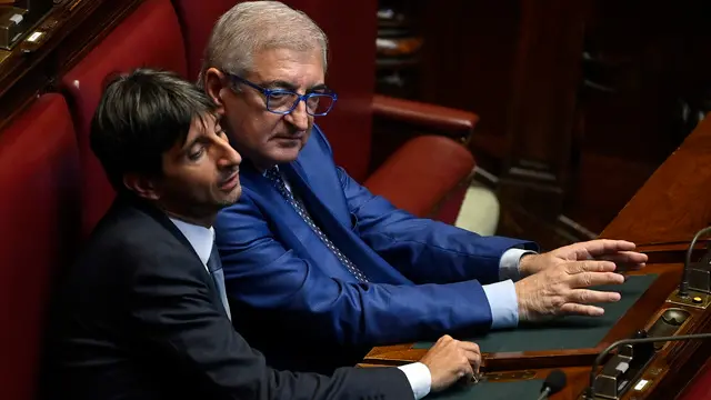 Il capogruppo alla Camera di Fratelli d Italia, Tommaso Foti (D), con il coordinatore Nazionale di Fratelli d Italia, Giuseppe Donzelli (S), durante il voto di fiducia sul dl coesione nell aula della Camera dei Deputati, Roma, 2 luglio 2024. ANSA/RICCARDO ANTIMIANI
