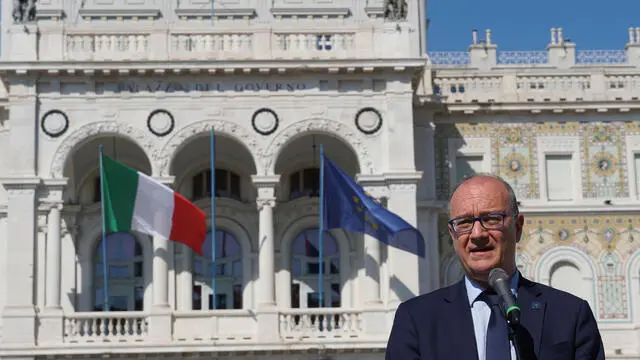 Il ministro italiano dell'Istruzione e del Merito Giuseppe Valditara durante l'incontro con i giornalisti in piazza dell'Unità, al termine della prima giornata del G7 dell'Istruzione, Trieste 28 giugno 2024. ANSA/ANDREA MEROLA