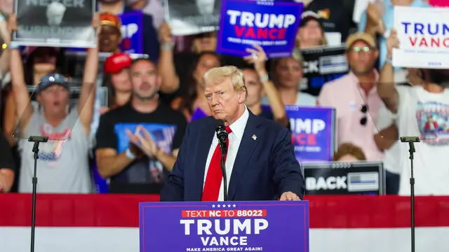 epa11494911 Republican presidential candidate Donald J. Trump speaks during a campaign rally at Bojangles Coliseum in Charlottle, North Carolina, USA, 24 July 2024. EPA/DAVID JENSEN