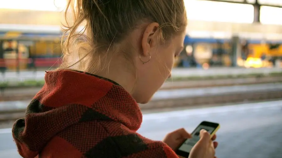 Per chiedere scusa serve più di un messaggio inviato con lo smartphone - Foto Unsplash © www.giornaledibrescia.it