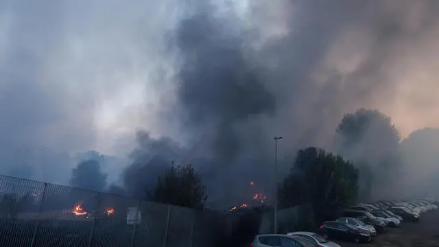 Incendio zona Ponte Mammolo, Roma, 28 Luglio 2024. ANSA/GIUSEPPE LAMI