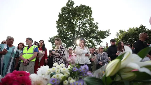 epa11510096 People gather to pay their respects during a vigil for the victims of a stabbing attack in Southport, Britain 30 July 2024. Merseyside Police have confirmed that a third child, aged 9, has died as a result of a knife attack in Southport and confirmed that the other two victims were ages six and seven. Eight other children remain in critical condition along with two adults. Armed police arrested a 17-year-old boy on suspicion of murder and attempted murder, and while the motivation for the attack remains unclear, it is not being treated as terrorist-related. EPA/ADAM VAUGHAN