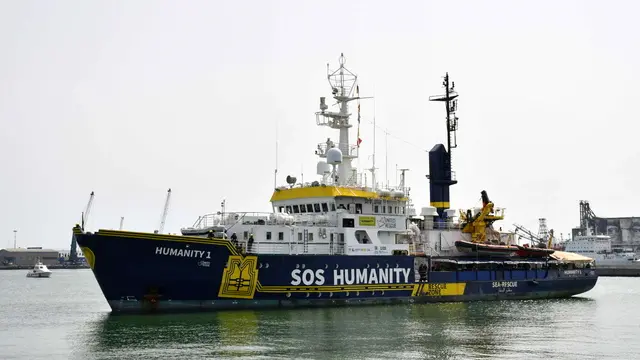 epa11447942 Vessel 'Humanity 1', operated by the German charity group SOS Humanity, arrives in the port of Catania, Sicily Island, Italy, 30 June 2024. Humanity 1, carrying 186 migrants rescued off the coast of Lampedusa onboard, entered the port of Catania, after being assigned by the Italian authorities. EPA/ORIETTA SCARDINO