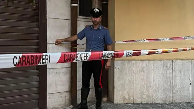 L’abitazione di Sant’Anastasia dove è precipitato un bambino per cause ancora da accertare. Napoli 1 Agosto 2024. ANSA/CESARE ABBATE