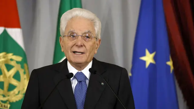 epa11493984 Italian President Sergio Mattarella delivers an address during the ceremony of 'Ventaglio' (lit. folding fan), the traditional exchange of greetings with the journalists of the Parliamentary Press Association in view of the summer break, at the Quirinal Palace in Rome, Italy, 24 July 2024. 'It must always be remembered that journalists find themselves exercising a constitutional function that is linked to Article 21 of our fundamental Charter, with a decisive democratic role. In recent times, protests, intimidations, even aggressions, have been increasing towards journalists, who find themselves documenting facts, information is exactly this, as in Turin in recent days: documentation of what happens, without any obligation to give discounts', the Italian president said. EPA/MASSIMO PERCOSSI