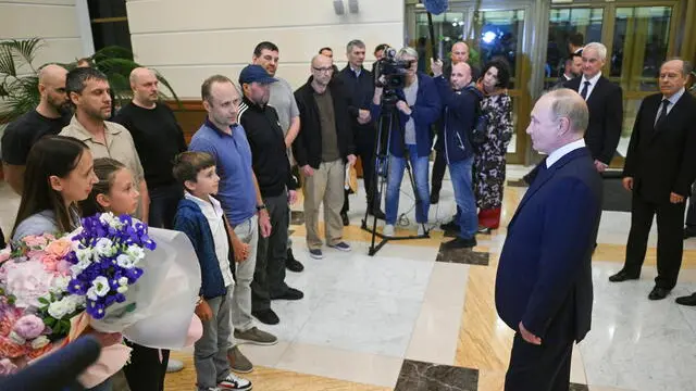 epa11517323 Russian President Vladimir Putin meets Russian citizens released after the Russian-US prisoner swap in Turkiye at Vnukovo International Airport in Moscow, Russia, 01 August 2024. On August 01, Ankara hosted the Russian-US exchange of 26 individuals held in prisons in the United States, Germany, Poland, Slovenia, Norway, Russia, and Belarus. Ten of the prisoners exchanged, including two minors, went to Russia, 13 to Germany, and three to the US. Those returned to Russia include Artem and Anna Dultsev with their children, Vadim Krasikov, Pavel Rubtsov, Mikhail Mikushin, Roman Seleznev, Vladislav Klyushin, and Vadim Konoshchenok. EPA/KIRILL ZYKOV/SPUTNIK/KREMLIN POOL MANDATORY CREDIT EPA-EFE/KIRILL ZYKOV/SPUTNIK/KREMLIN POOL MANDATORY CREDIT