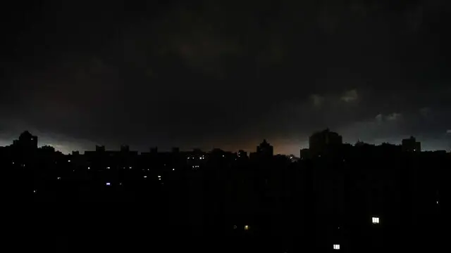 epa11456441 A residential area during an electricity blackout in Kyiv, Ukraine, 04 July 2024. Ukraine has been experiencing issues with electricity availability since May 2024 following Russian rocket and drone shelling of critical infrastructure. Russian troops entered Ukrainian territory on 24 February 2022, starting a conflict that has provoked destruction and a humanitarian crisis. EPA/SERGEY DOLZHENKO