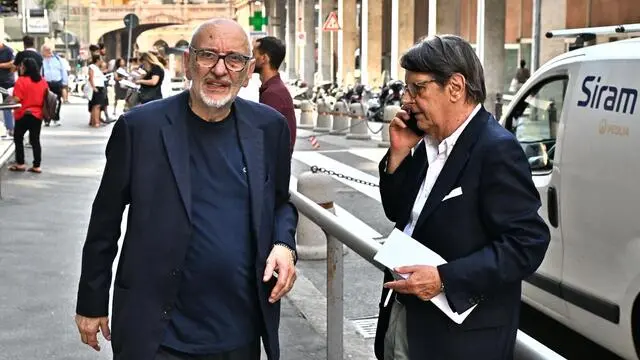 (D-S) Gli avvocati Sandro Vaccaro Andea Vernazza legali di Aldo Spinelli , davanti al palazzo di Giustizia. Genova, 01 agosto 2024. ANSA/LUCA ZENNARO