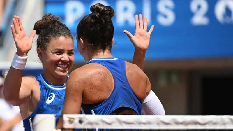 Jasmine Paolini e Sara Errani - Foto Epa/Caroline Blumberg © www.giornaledibrescia.it